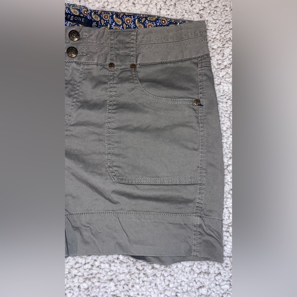 ONE5ONE NEVER WORN GREEN SHORT SIZE 14 PETITE - Picture 8 of 12
